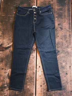 NO BOUNDARIES High-Rise Dark Blue Button-Fly Women’s Jeans. Size 17/27inseam.